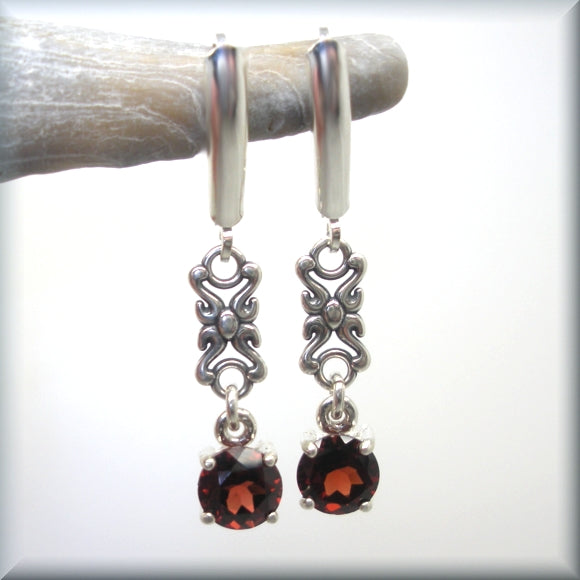 round garnet stones set in sterling silver with rope accent