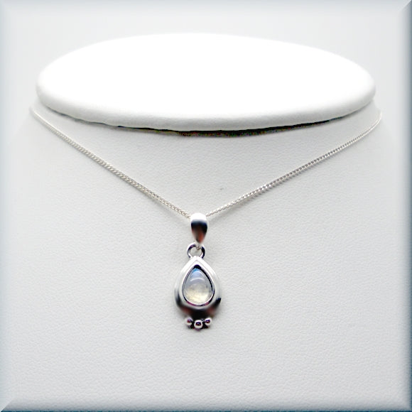 Moonstone cabochon necklace in sterling silver