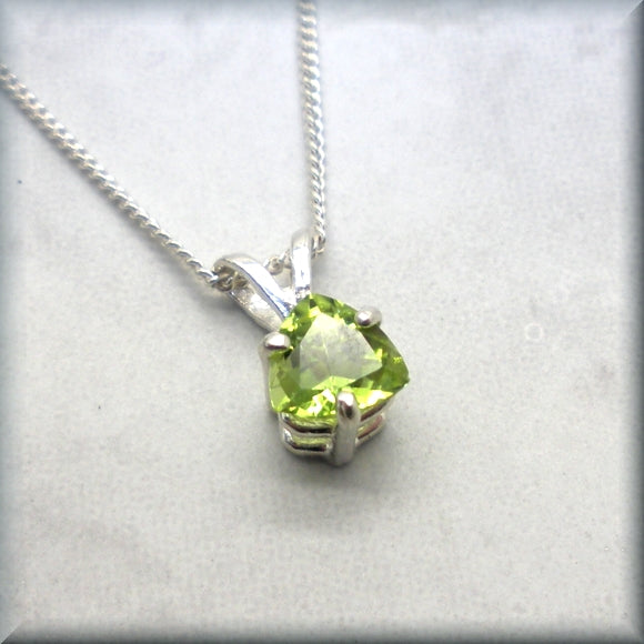 
                  
                    Peridot gemstone necklace trillion cut
                  
                